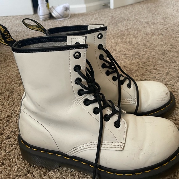 Doc Martens, non-platform, white boot - Picture 3 of 4